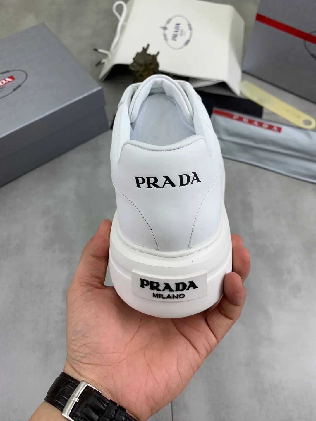 Men's shoes 💰P560💰[New style] popular models are on the official website, 🆘 Trendy brand (Prada) mainly promotes popular models, avant-garde and versatile fashion men's shoes private version mold opening, cowhide surface splicing 1:1.. Fashionable and simple, original imported cowhide lining cowhide feet; the atmosphere and personality are more fashionable, eye-catching and pursuing class. It will subvert the old idea and be a must-have for fashionistas with you! Must keep it for yourself! Tall and comfortable, large and low, high-end quality workmanship. Number of yards: 38-45 4️⃣optional.